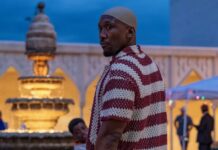 Mahershala Ali estrela novo filme do diretor que iria fazer Blade; veja trailer Mahershala Ali em cena de Your Mother, filme de ação dirigido por Bassam Tariq.