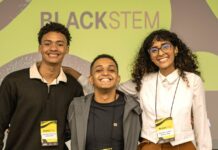 Nova turma de jovens negros vai a universidades no exterior com programa do Fundo Baobá e B3 Social João Vitor, Caio e Quezia, bolsistas do Programa Black STEM em evento.