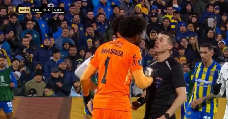 Hugo Souza desabafa após racismo em jogo do Corinthians na Argentina: “Todas as vezes que a gente vem, acontece isso”