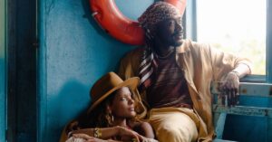 Jota.pê e Thainá Duarte no clipe "Até Outro Dia Amor”.