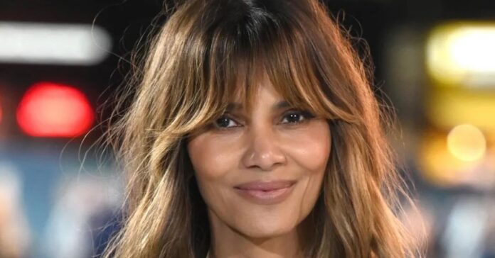 Halle Berry sorridente