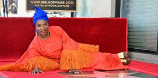 Angelique Kidjo faz história como primeira cantora africana na Calçada da Fama de Hollywood Angelique Kidjo na Calçada da Fama