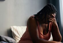 SUS oferece teleatendimento psicológico gratuito para mulheres em situação de violência e mães atípicas Mulher vitima de violência
