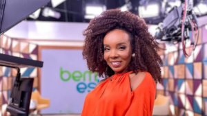 Thelma Assis em destaque durante sua trajetória como comunicadora