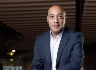 ‘O problema nunca foi falta de talento’: Um dos poucos CEOs negros do país abre os hábitos que o sustentam além do crachá Denis Tassitano