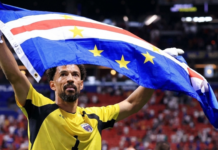 Vozinha é indicado à Bola de Ouro 2026 em lista inédita Vozinha, goleiro de Cabo Verde, durante partida de futebol