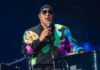 Stevie Wonder anuncia turnê de 50 anos de “Songs in the Key of Life” Stevie Wonder durante apresentação musical