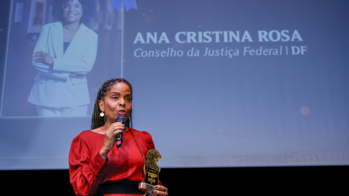 Ana Cristina Rosa recebe o Troféu Onça Pintada em 2026