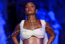 A arte de gestar na LFW 2027 Leigh-Anne Pinnock grávida desfila para a Di Petsa na LFW 2027