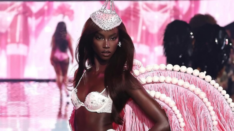 Anok Yai retorna à Victoria’s Secret em 2026 após cirurgia