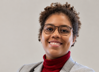 “Ao longo da minha carreira, aprendi a sonhar.”, conta Jayane Borges, gerente sênior de Estratégia Corporativa da Natura Jayane Borges, gerente sênior de Estratégia Corporativa da Natura