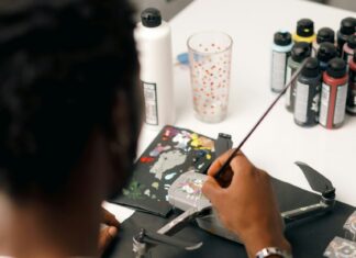 Saúde mental: A ciência comprova que ter hobbies faz bem para mente; descubra os o que alguns famosos praticam para relaxar