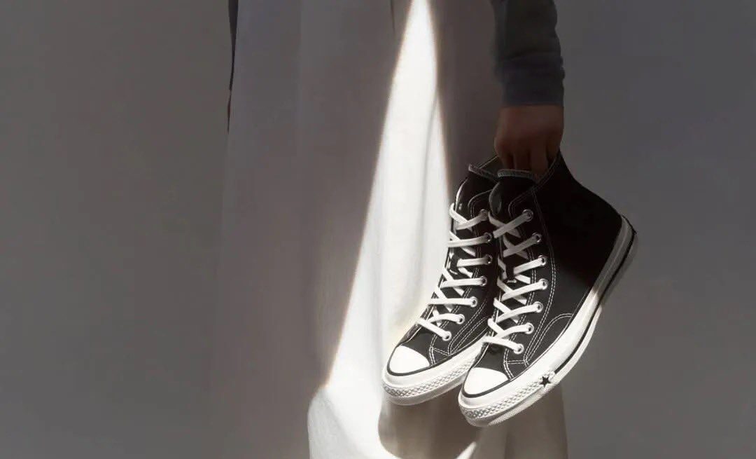 Converse retira campanha após imagem ser comparada a capuz do KKK e cena de enforcamento