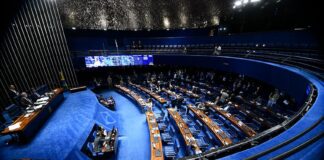 Senado aprova a PEC do fim da escala 6X1; proposta segue para o plenário Senado