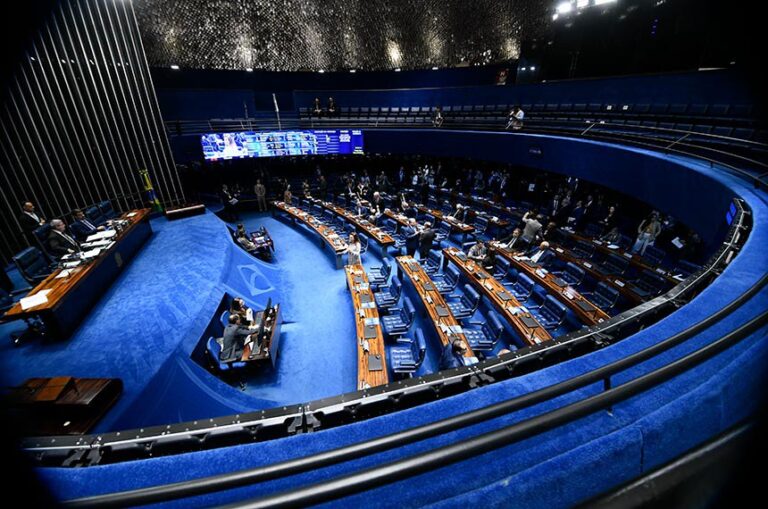 Senado aprova a PEC do fim da escala 6X1; proposta segue para o plenário