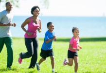 Corre Kilombo reúne comunidade negra para corrida gratuita em SP Família participando de corrida
