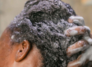 Pré-poo: produtos para desembaraçar cachos e crespos antes do banho Afro Haircare