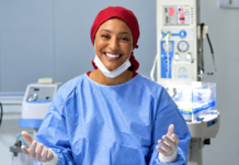O que a novela “Por Você” precisa falar sobre a saúde da mulher negra Sheron Menezzes como Bela em "Por Você"