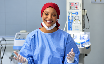 O que a novela “Por Você” precisa falar sobre a saúde da mulher negra Sheron Menezzes como Bela em "Por Você"