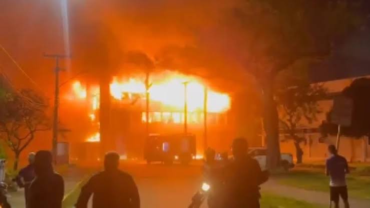 Incêndio na UFPE atinge prédio com R$ 100 milhões em equipamentos