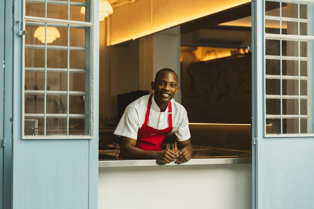 Chef haitiano Pierre Schrager assina o menu do Nudo, novo restaurante de frutos do mar em Pinheiros